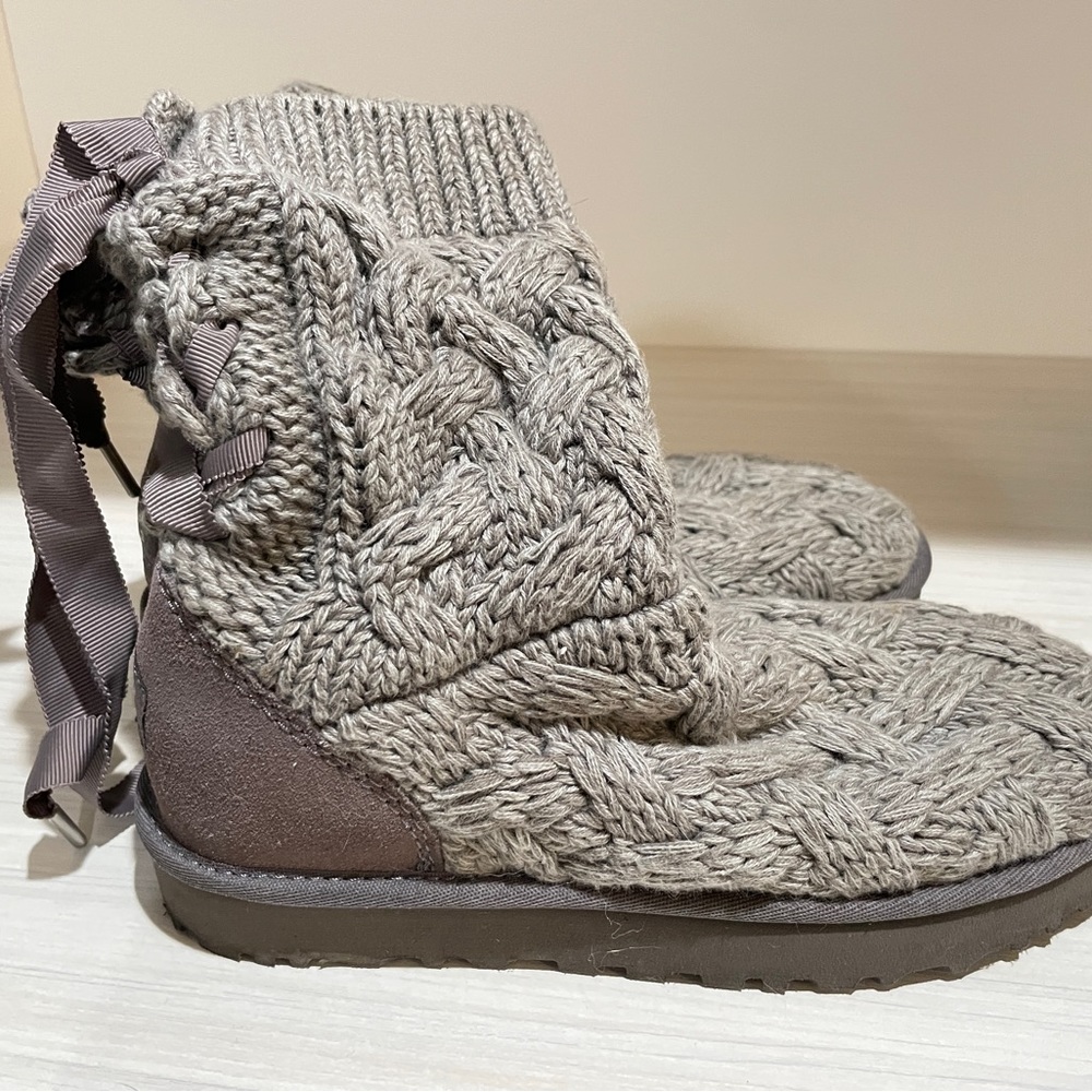 UGG isla sweater boots,size us6